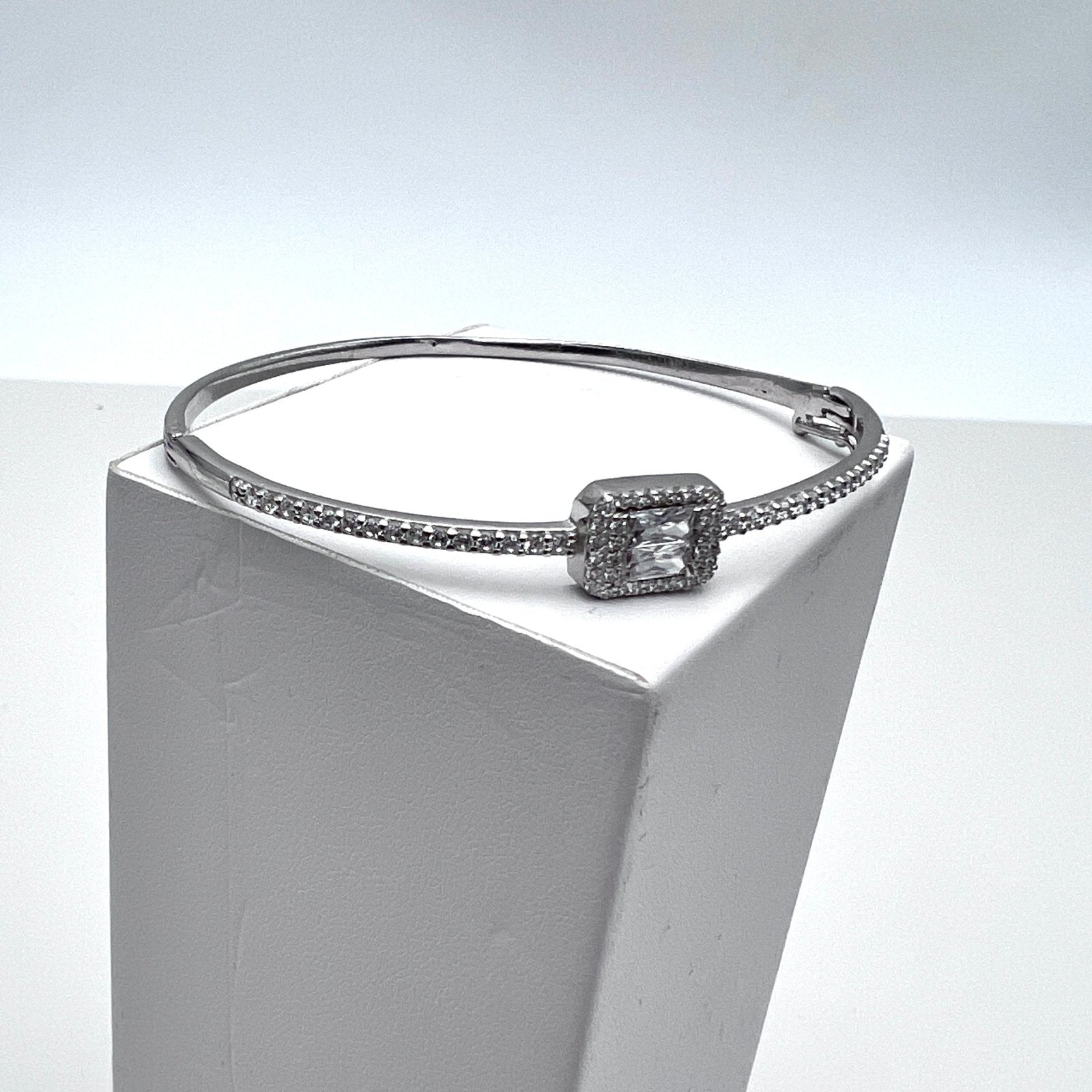 Silver Stone Fixed Bracelet